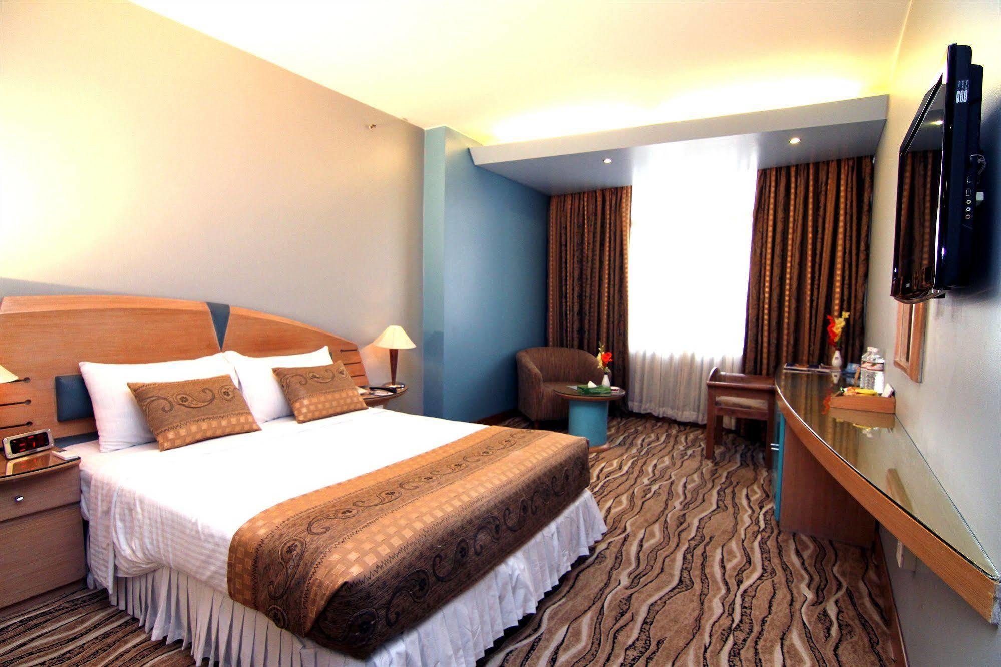 La Vinci Hotel Dhaka Extérieur photo